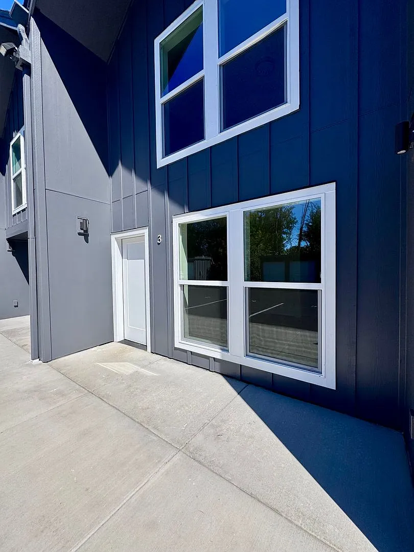 First Months Rent Free! New Construction, Beautiful, Townhomes! 2 & 3 Bedrm Units Available — Photo 3
