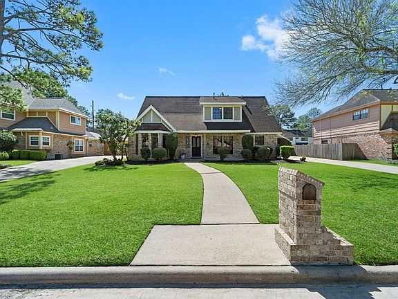 3rd image of 2714 Blue Glen Ln