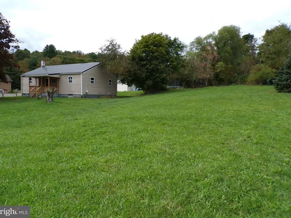 562 S Suedberg Rd, Pine Grove, PA 17963