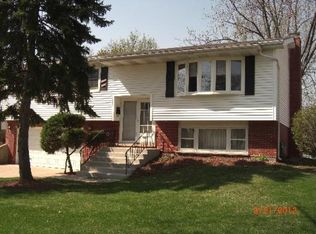 7306 Richmond Ave, Darien, IL 60561