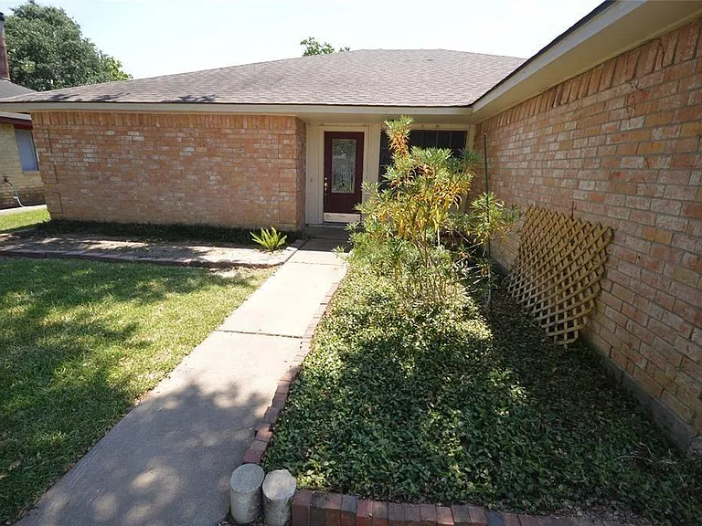 2314 Crooked Ln — Photo 2
