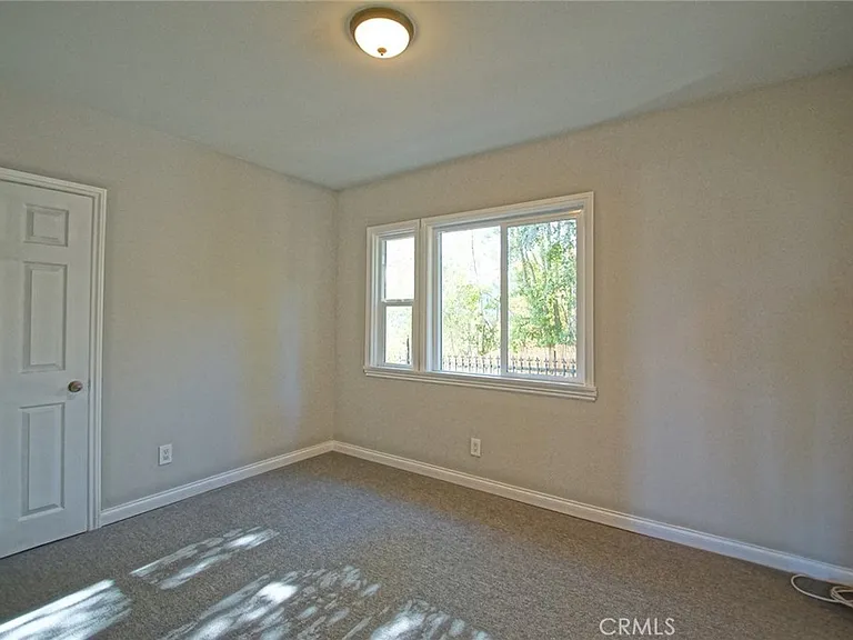 3915 Fredonia Dr — Photo 23
