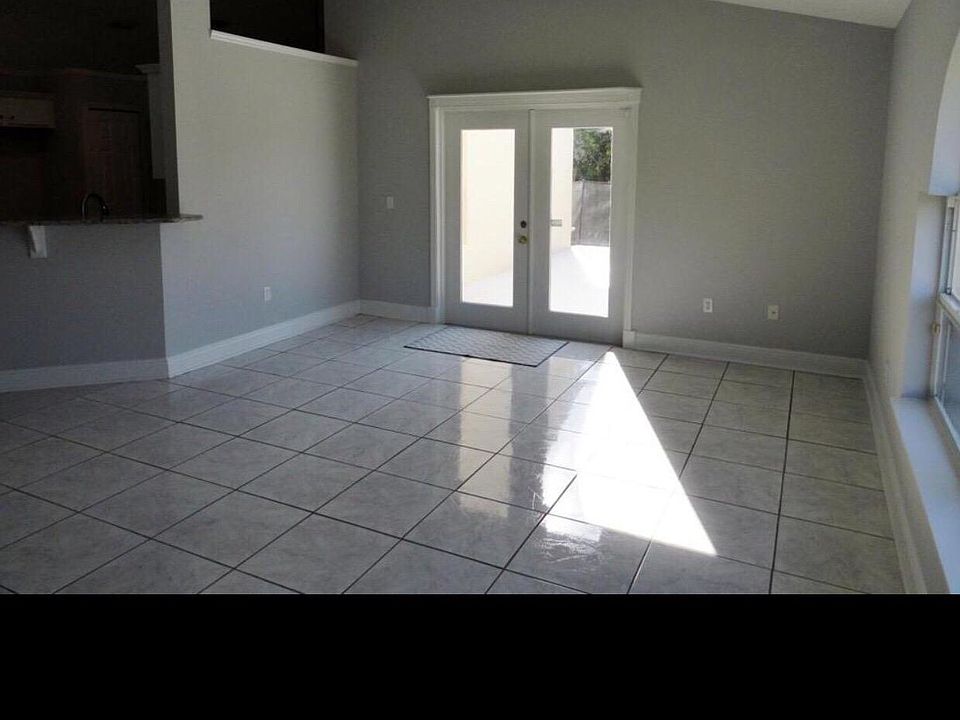 1st image of 172 SW Paar Dr