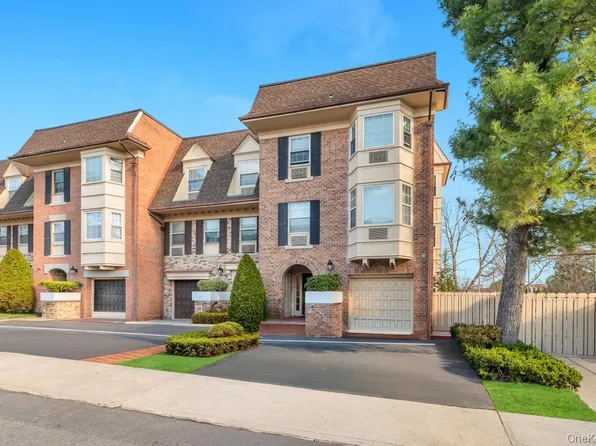208-11 Estates Drive #23128, Bayside, NY 11360