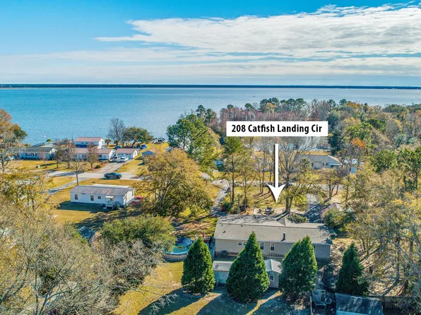 208 Catfish Landing Cir, Bonneau, SC 29431