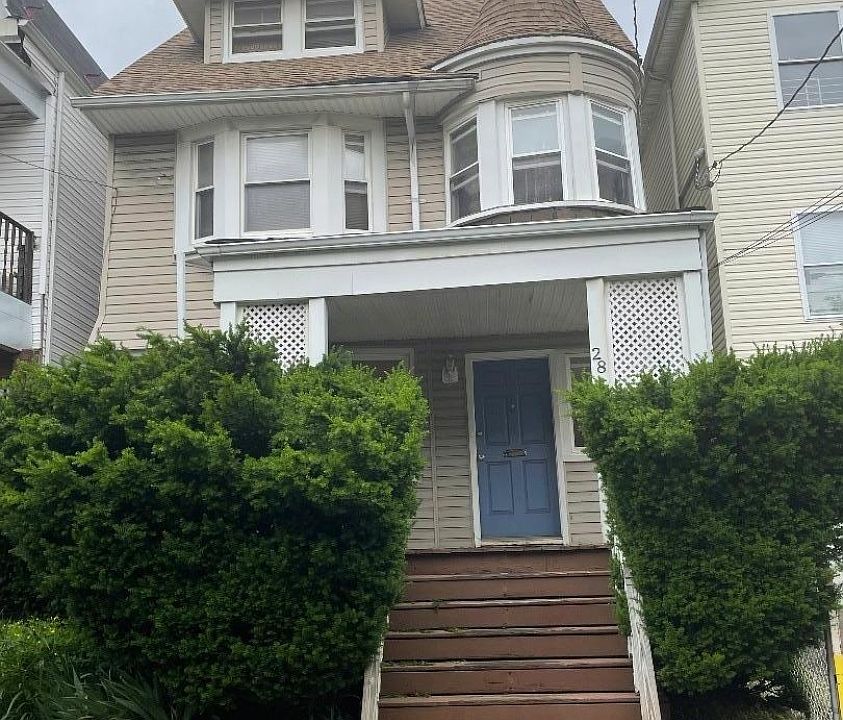 1st image of 28 N 6Th St