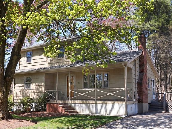 4th image of 13 Concord St