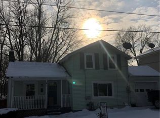 8 Quarry St, Phelps, NY 14532