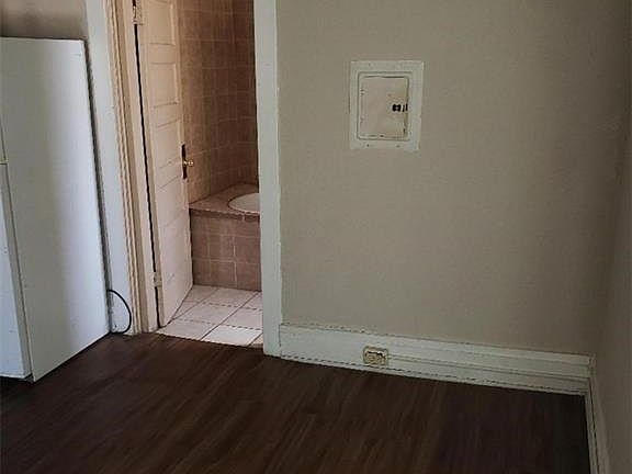 4th image of 1101 E Yandell Dr