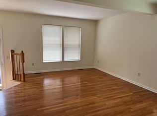 2 W Christina Pl, Newark, DE 19702