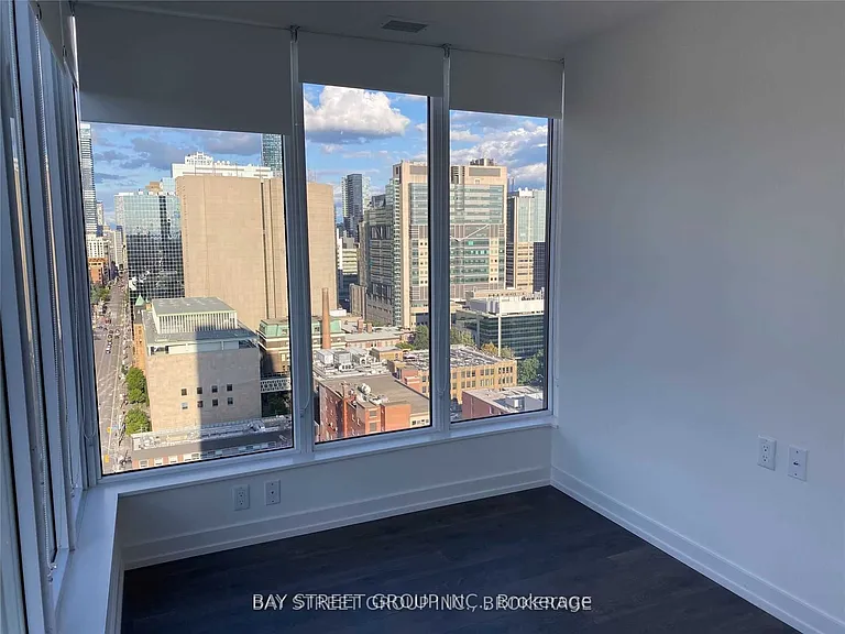 203 College St #1706 — Photo 9