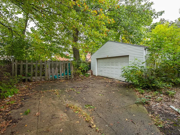 14625 Milverton Rd — Photo 19