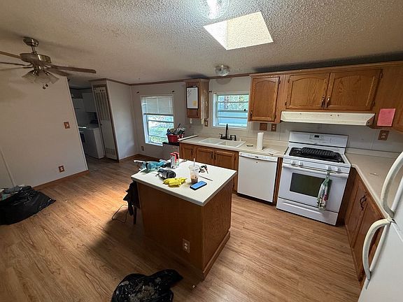 5th image of 746 Charles Ln
