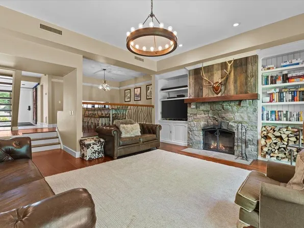 327 Topnotch Drive #327B, Stowe, VT 05672