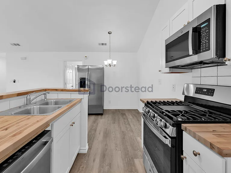 16026 Fitchburg Cir — Photo 7