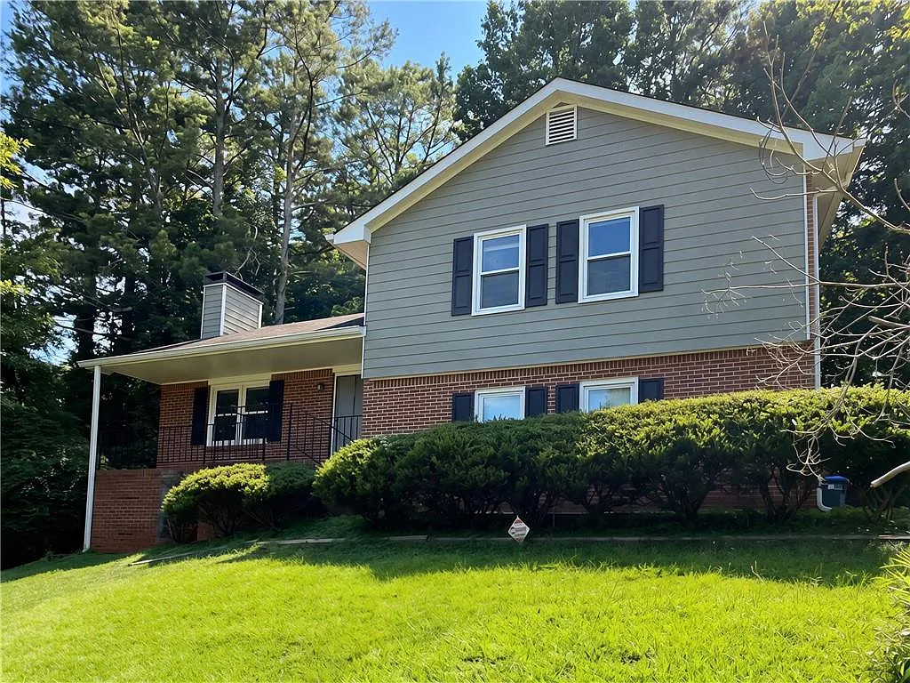 3 bed, 2.0 bath, 1435 sqft, $2,050 — Photo 2