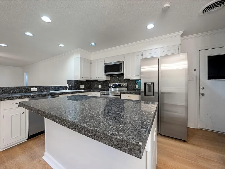 807 Country Club Rd — Photo 10