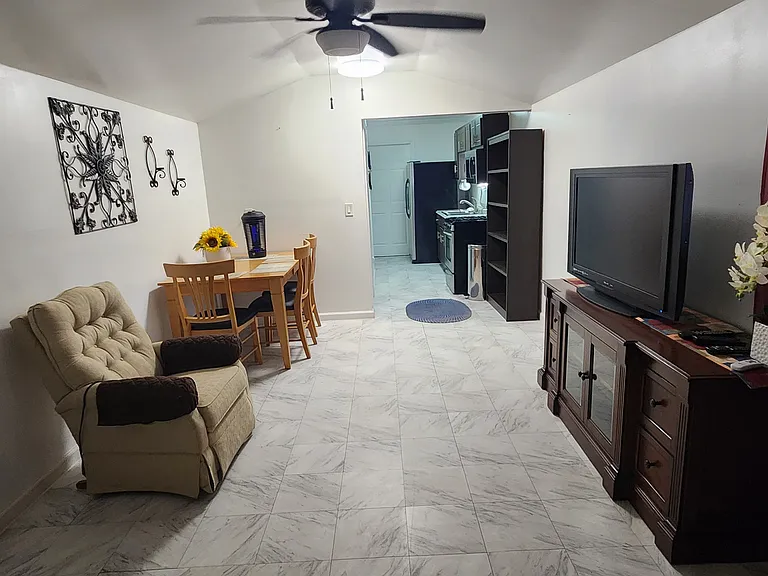 428 Reynolds Rd — Photo 4