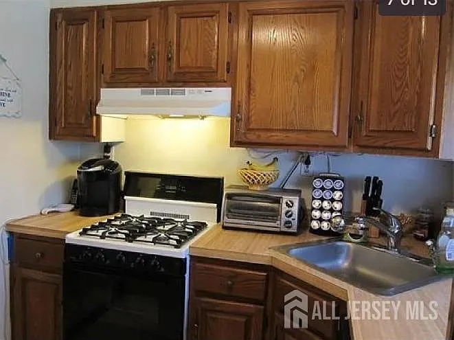 2 bed, 1.0 bath, $1,900 — Photo 4