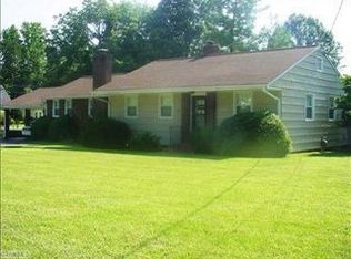 1729 Brookwood Dr, Winston Salem, NC 27106