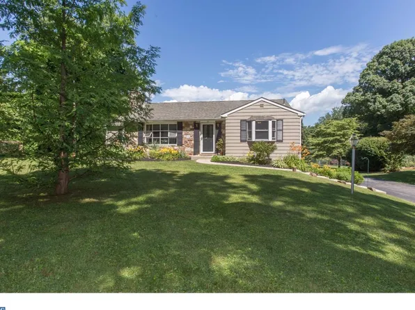 137 Farvu Ln, Phoenixville, PA 19460