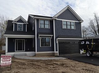 15 Surrey Ln, Lowell, MA 01852