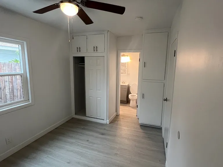 9511 Los Angeles St #3 — Photo 8