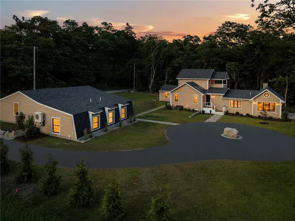 91 Carr Ln, Jamestown, RI 02835