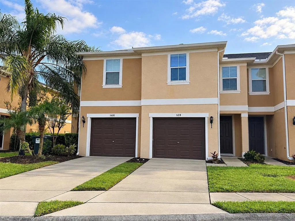 3 bed, 2.5 bath, 1539 sqft, $2,100 — Photo 1