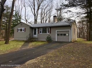 292 Oak Ln, Cresco, PA 18326
