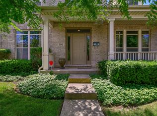 700 Rienzi Ln, Highwood, IL 60040