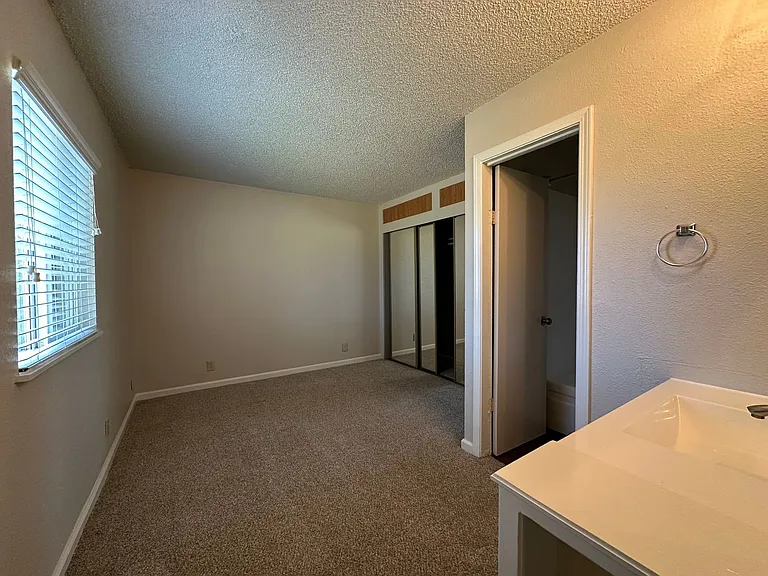 Boutique Apartments in Boulevard Park, Includes Gated, Covered Parking! — Photo 26