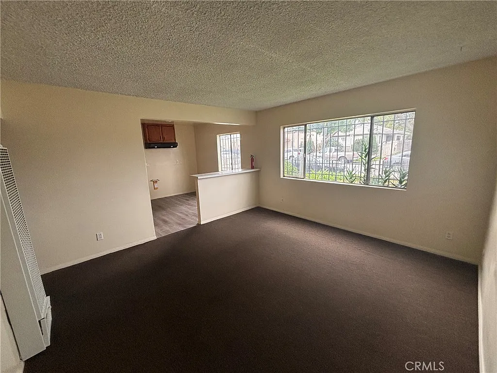 2 bed, 800 sqft, $2,500 — Photo 3