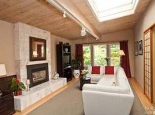 19 Meadow Dr, San Rafael, CA 94903