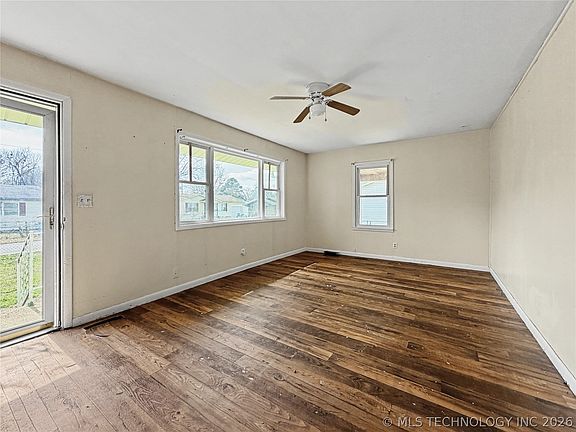 5th image of 210 Northside Ct