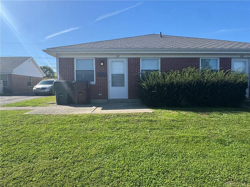 1 bed, 1.0 bath, 2900 sqft, $900 — Photo 1