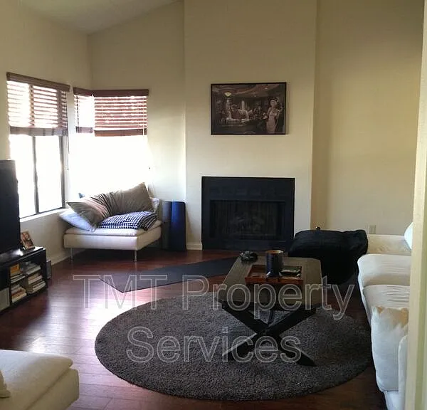 881D Peach St — Photo 11