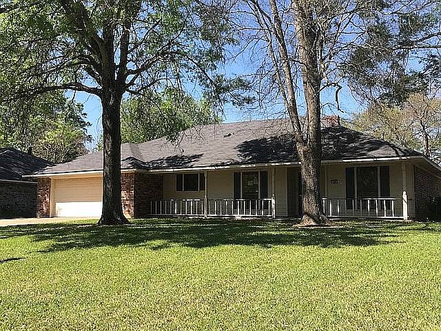 1st image of 109 Country Club Dr