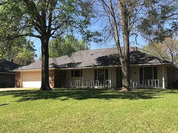 109 Country Club Dr, Benton, LA 71006