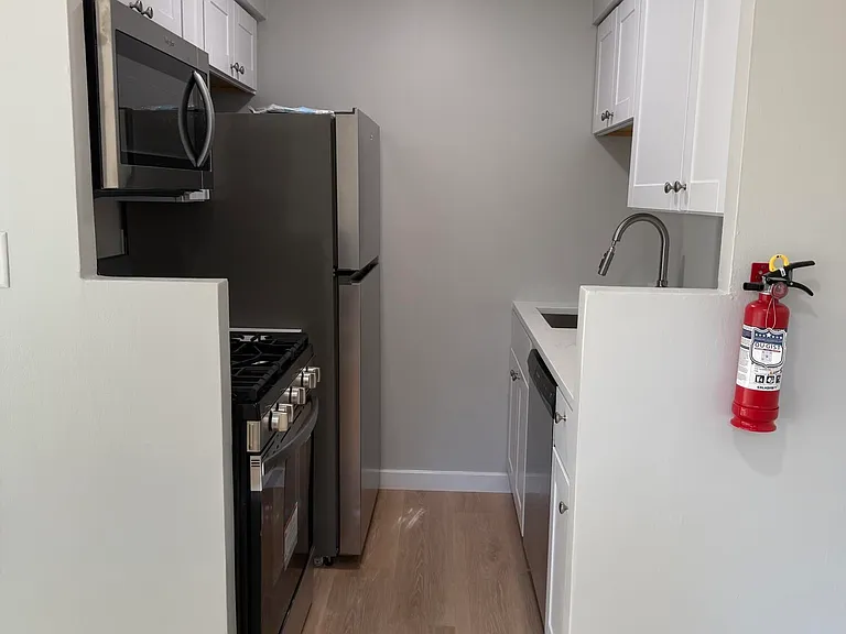 407 NE 8th Ave #2G — Photo 1