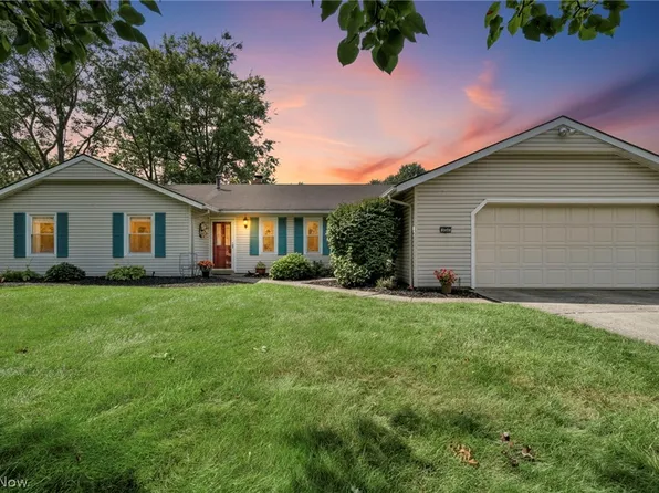 4914 Meadow Moss Ln, North Ridgeville, OH 44039
