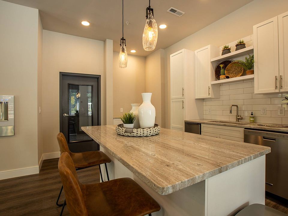 The Elle on Lockwood 226 E Lockwood Ave ster Groves MO Zillow