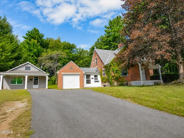 20 Prospect St, Dalton, MA 01226