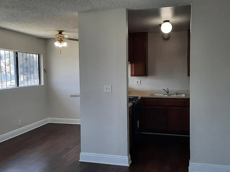 12523 Fonthill Ave #1 — Photo 5