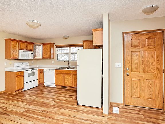 4th image of 1240 SW Twin Gates Dr