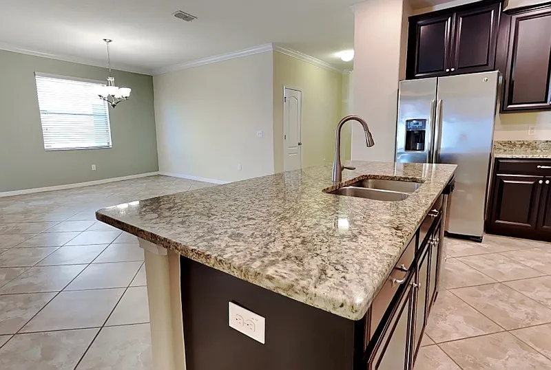 4 bed, 3.0 bath, 2023 sqft, $2,650 — Photo 4