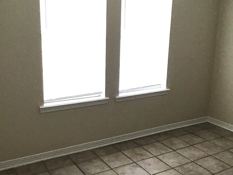 2132 Gardere Ln — Photo 12