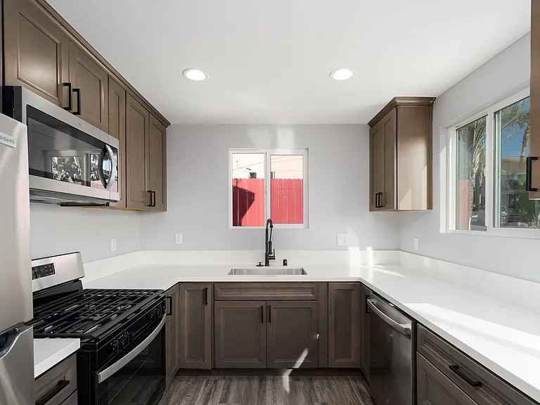 6728 Thomson Ct — Photo 1