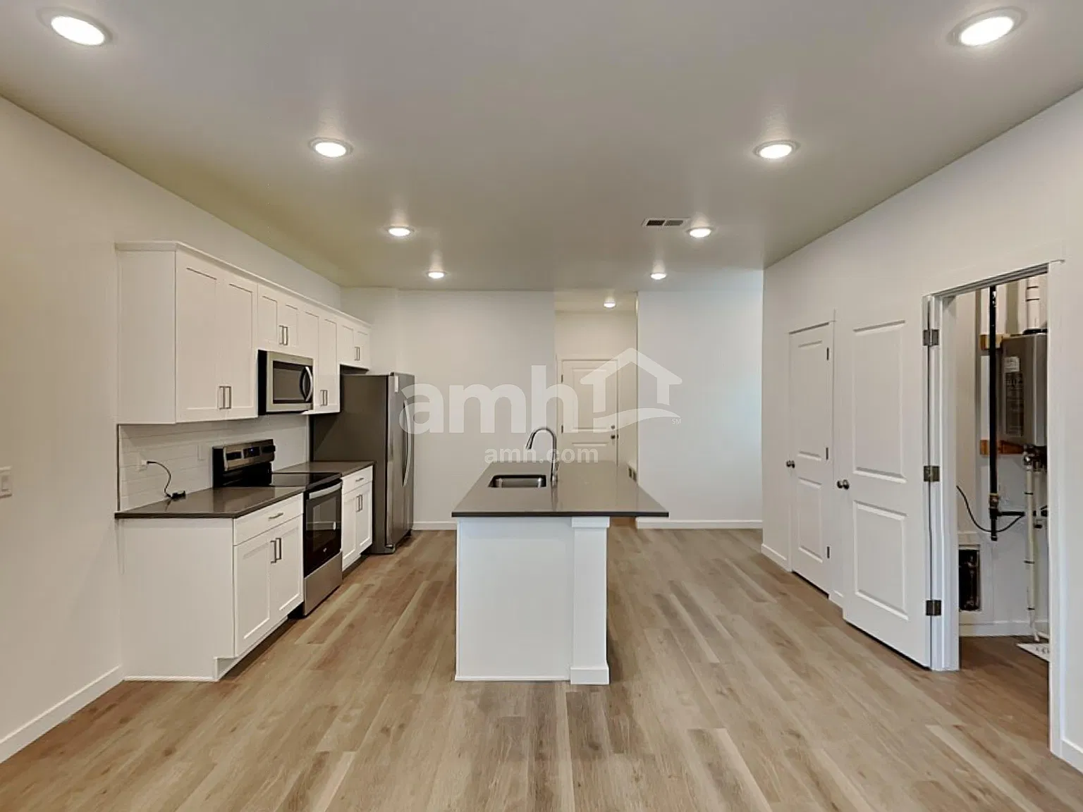 4 bed, 2.5 bath, 2202 sqft, $2,955 — Photo 4