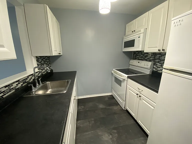 580 Armstrong Rd #407 — Photo 3